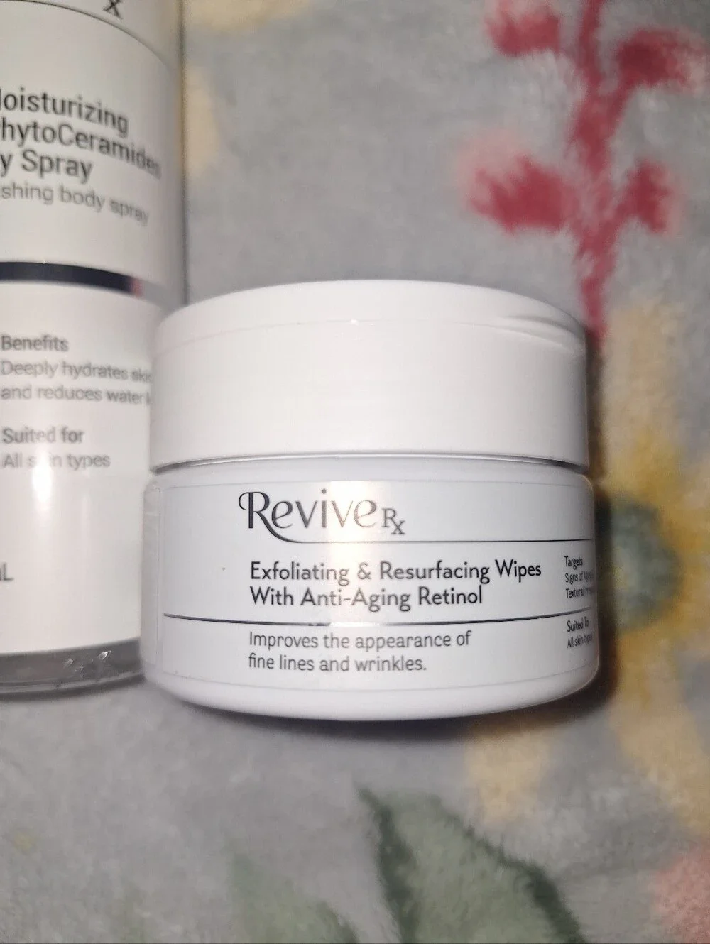 White Face & Body Moisturizing Spray and Exfoliating Wipes - White - Picture 3 of 3